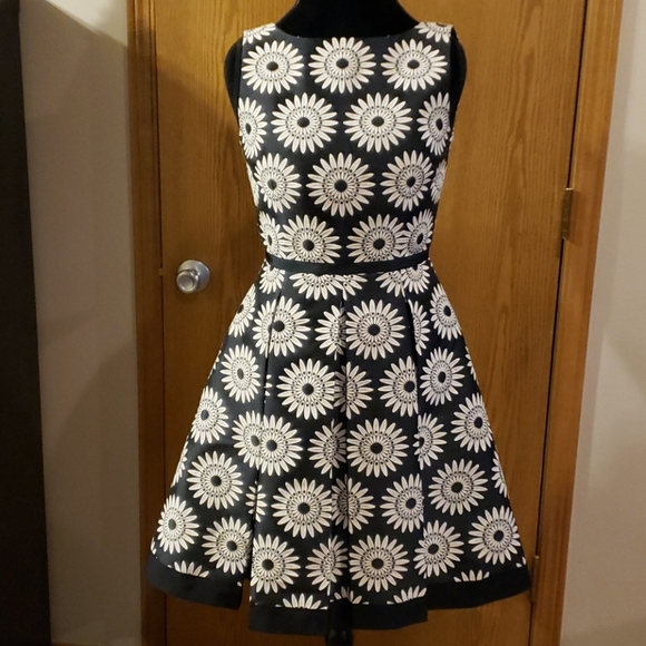 Tahari fit flare pleated brocade daisy dress sharp - Picture 1 of 10